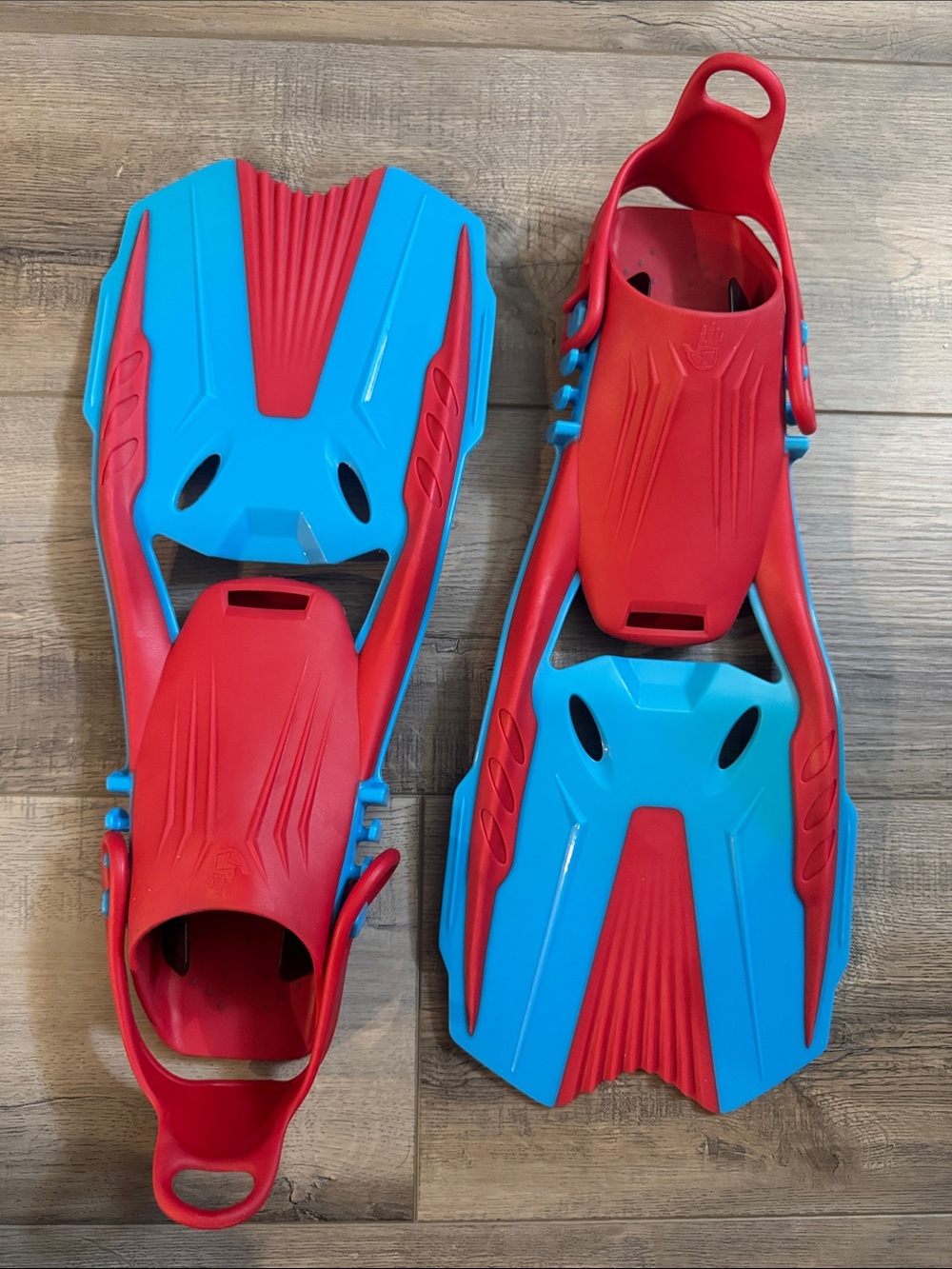 Body Glove Youth L/XL Adjustable Swim Fins in Red and Blue